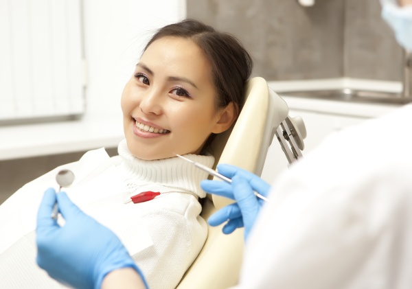 How A Dental Crown Fixes A Broken Tooth