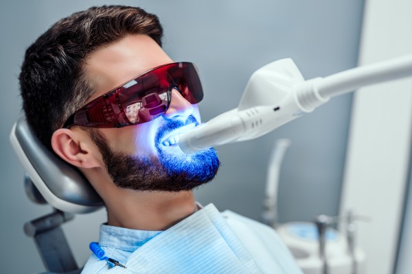 How Does An In Office Teeth Whitening Procedure Work 